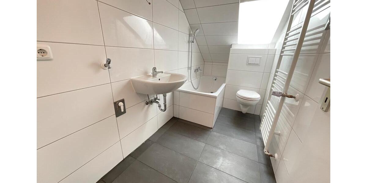 Schöne Dachgeschosswohnung mit Denkmalschutz 3 zimmer