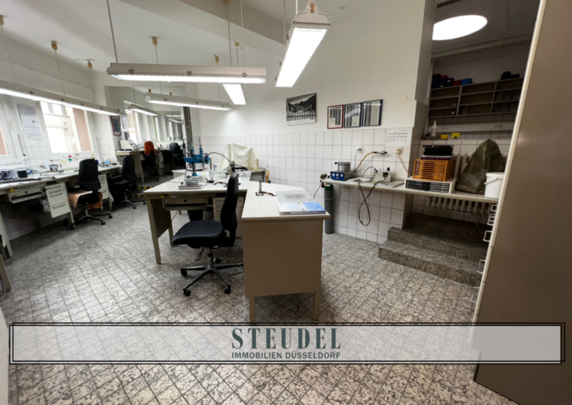 Büro in Düsseldorf 1.499 € 130 m²