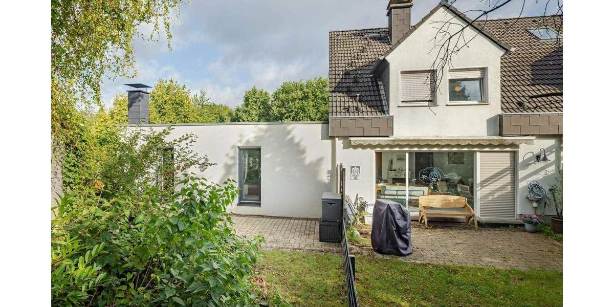 Zwei Häuser in einem mit zwei separaten Eingängen - Einfamilienhaus plus erweiterte Einliegerwohnung 9 zimmer