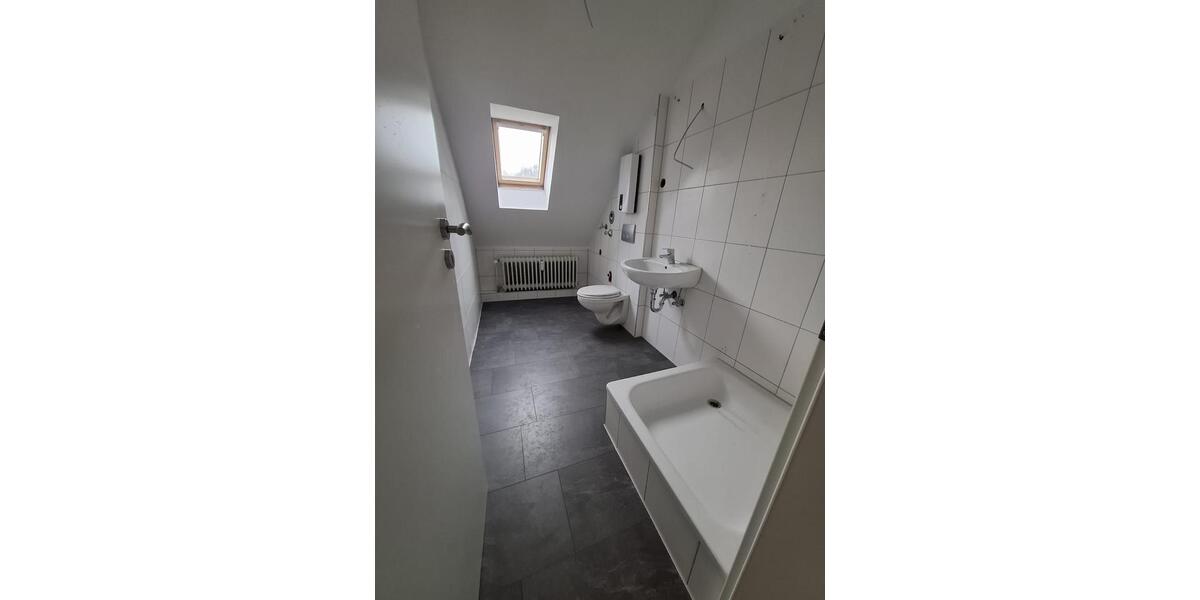 Gemütliche Dachgeschosswohnung in Sanierung – ideal für 2 Personen in ruhiger Lage von Gladbeck 2 zimmer