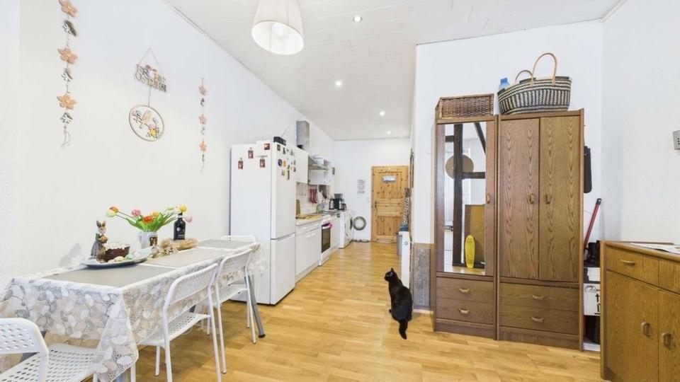 Renditestarkes Paket ca. 6 % - Vier Wohnungen in einem Haus. zimmer