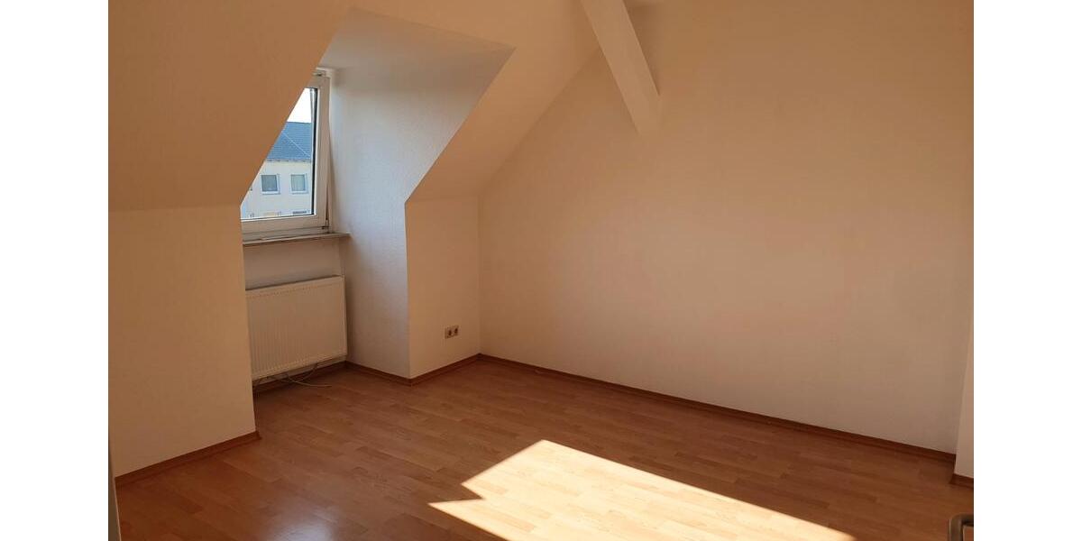 Dachgeschoßwohnung Essen Huttrop - 3 Zimmer, 67 m&sup2;, 109.000&euro; | Angebot:27446984