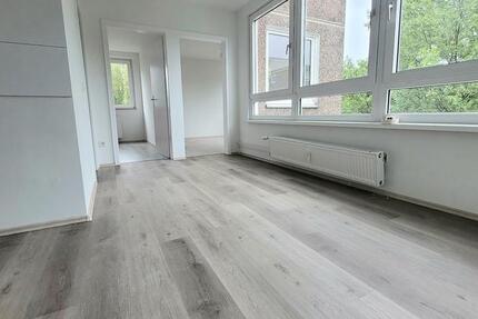 Aussicht über Freisenbruch! Helle 4-Zimmer-Wohnung mit Balkon! 4 zimmer