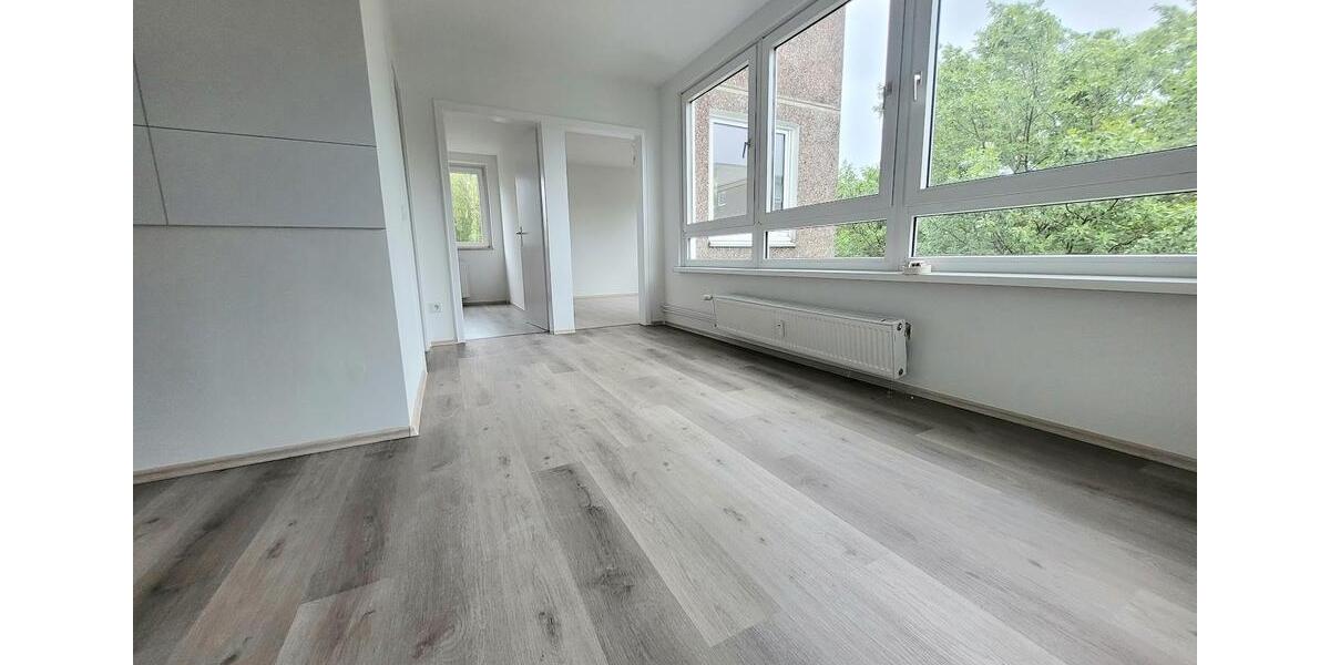 Aussicht über Freisenbruch! Helle 4-Zimmer-Wohnung mit Balkon! 4 zimmer