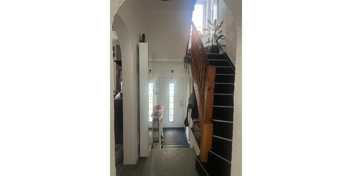 Reihenmittelhaus – modernisiert, gemütlich, mit Garten & Garagen 4 zimmer