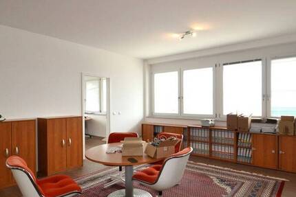 Moderne HausmeisterWohnung mit Kleingewerbe in Antdorf
