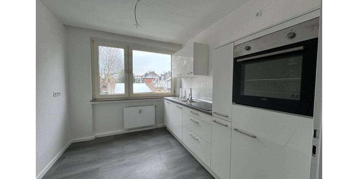 4-Zimmer-Wohnung, 100,8 m² mit Kamin neue Einbauküche ruhige Lage 4 zimmer