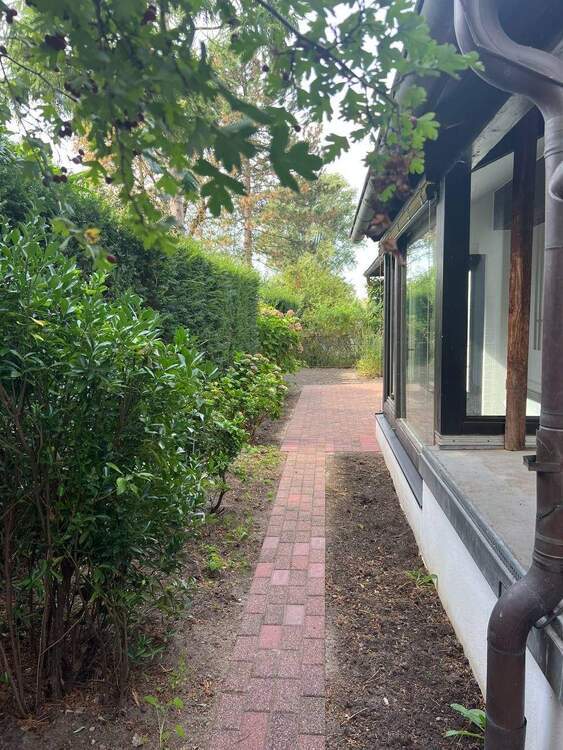 D-Kaiserswerth: Terrassenwhg., 2 Zimmer, ca. 80 m² Wohnfl., mit kl. Garten, ca. 60 m² Nutzfläche, Terrasse, Stellplatz