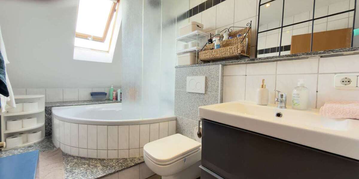 Exklusive 4-Zi.-Maisonette im DG mit großer Dachterrasse & Blick zum Grugapark – Essen-Holsterhausen - Maisonettenwohnung Essen Stadtbezirk III | Angebot:25837648