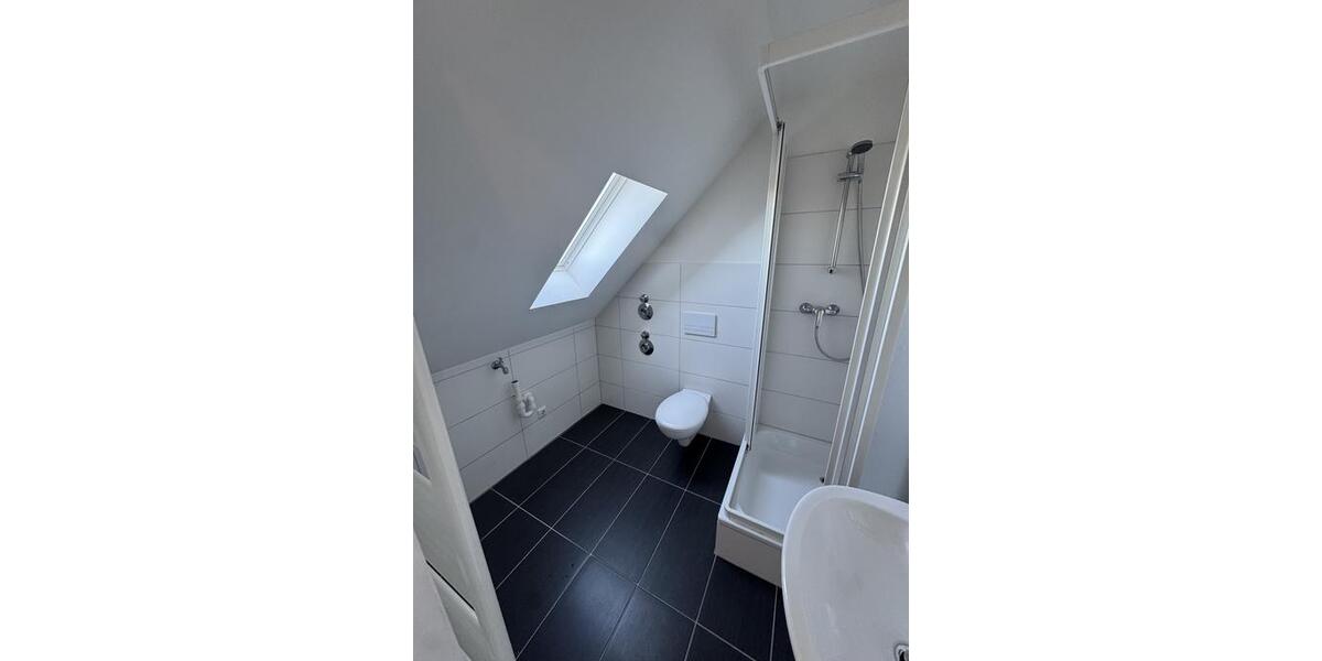 Dachgeschoßwohnung Essen Stadtbezirk III - 1 Zimmer, 28 m&sup2;, 309&euro; | Angebot:25754023