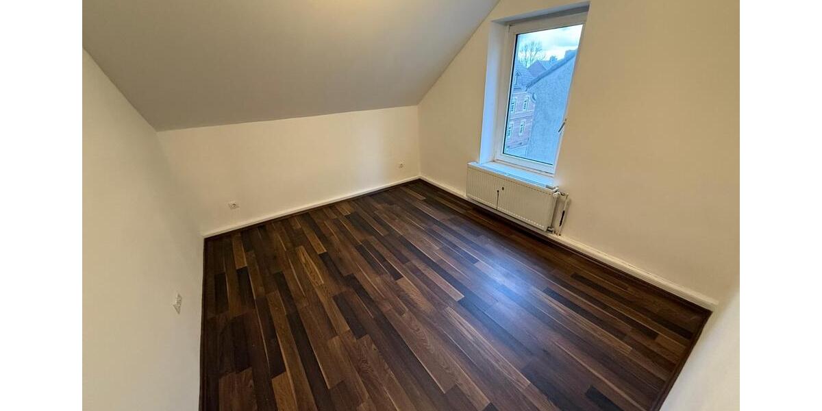 4 Zimmer Dachgeschosswohnung 75qm *frisch renoviert* 4 zimmer