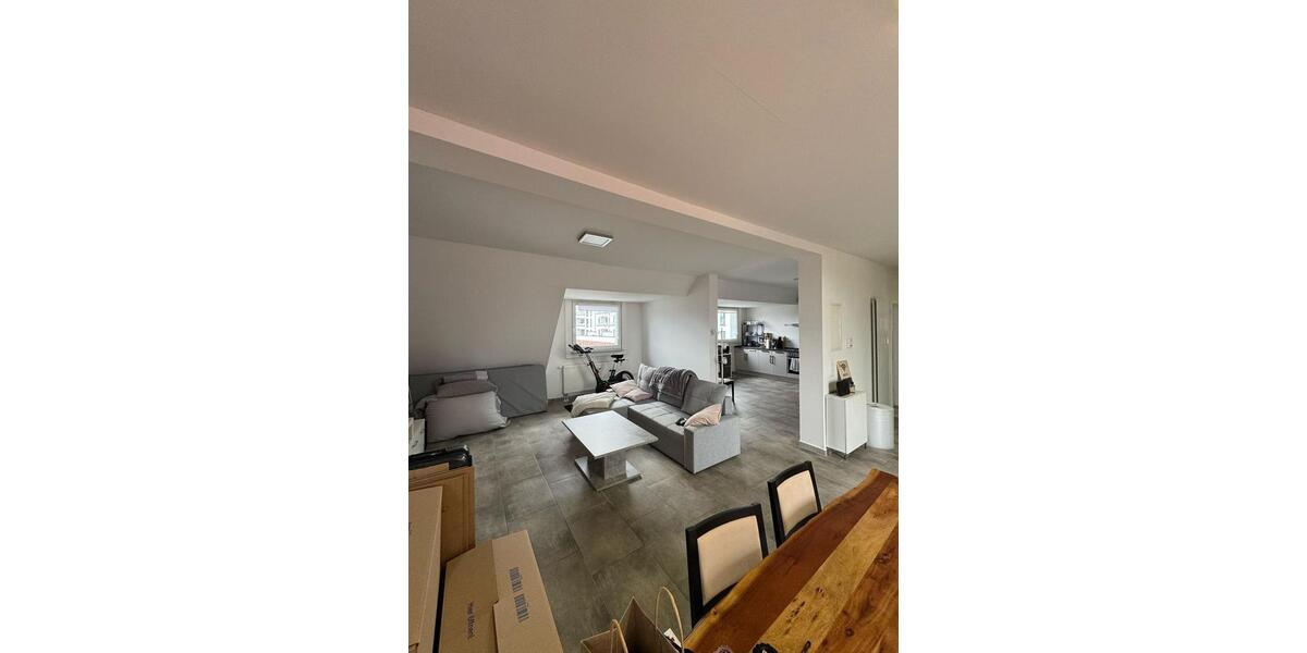 Traumhaft schöne Maisonette Wohnung mit Balkon 4 zimmer