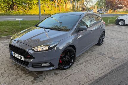Ford Focus 93.500 km 15.490 &euro; Castrop-Rauxel 44581