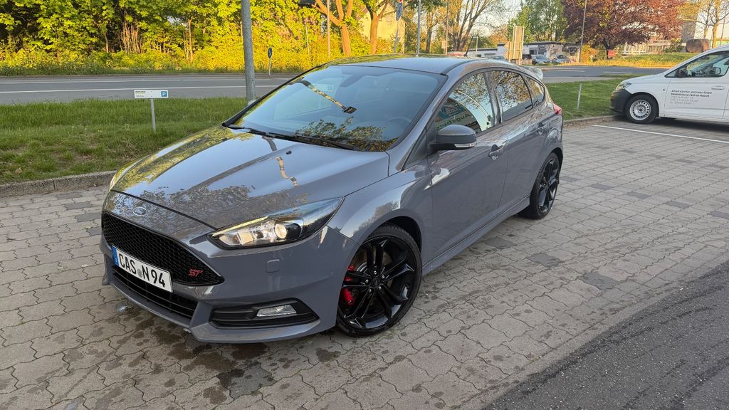 Ford Focus 93.500 km 15.490 &euro; Castrop-Rauxel 44581