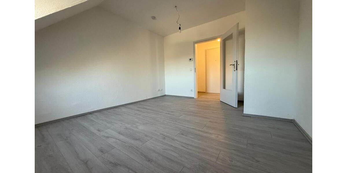 Dachgeschoßwohnung Gelsenkirchen Gelsenkirchen-Mitte - 3 Zimmer, 69 m&sup2;, 490&euro; | Angebot:25613714