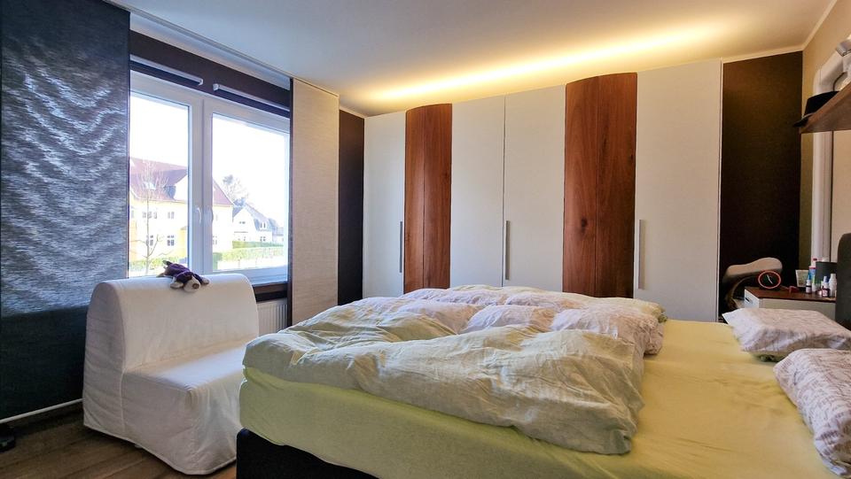 Helle Obergeschosswohnung mit zwei Balkonen in Hösel 2 zimmer