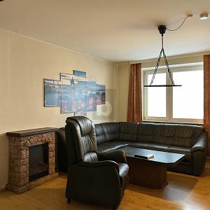 GROßE WOHNUNG MIT BALKON UND ABSTELLKAMMERN 3 zimmer