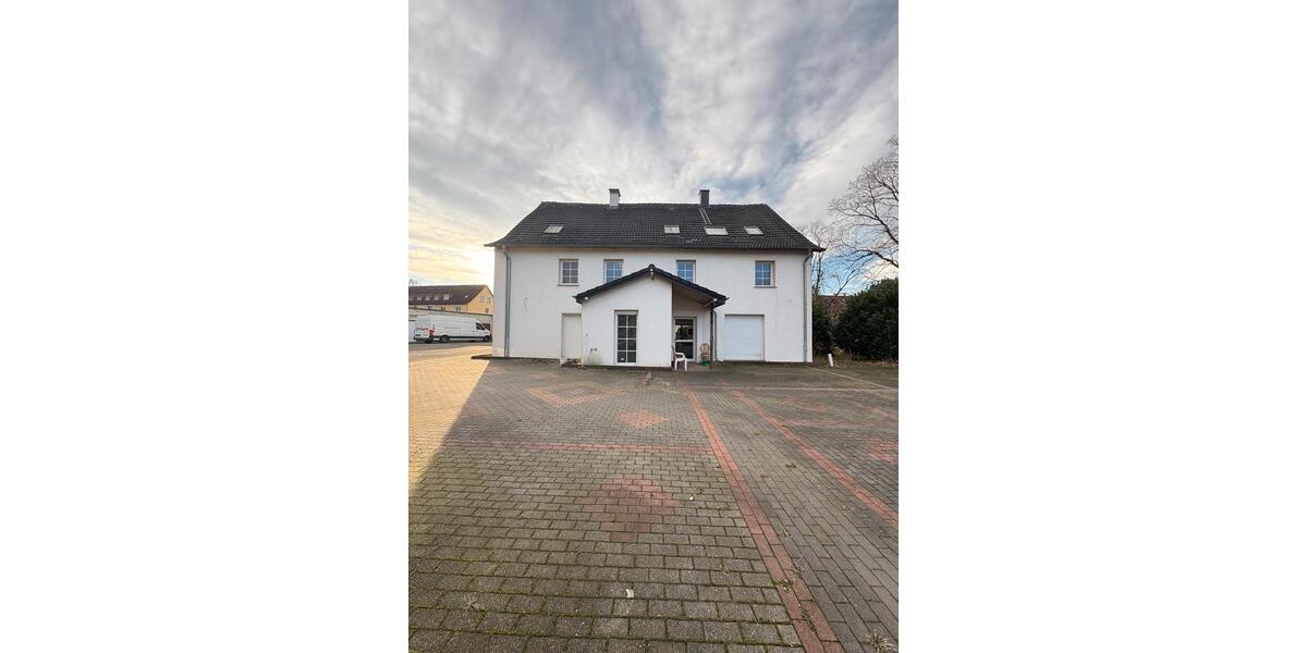 2 Wohnhäuser, Garagen und Werkstatt zur Miete 14 zimmer