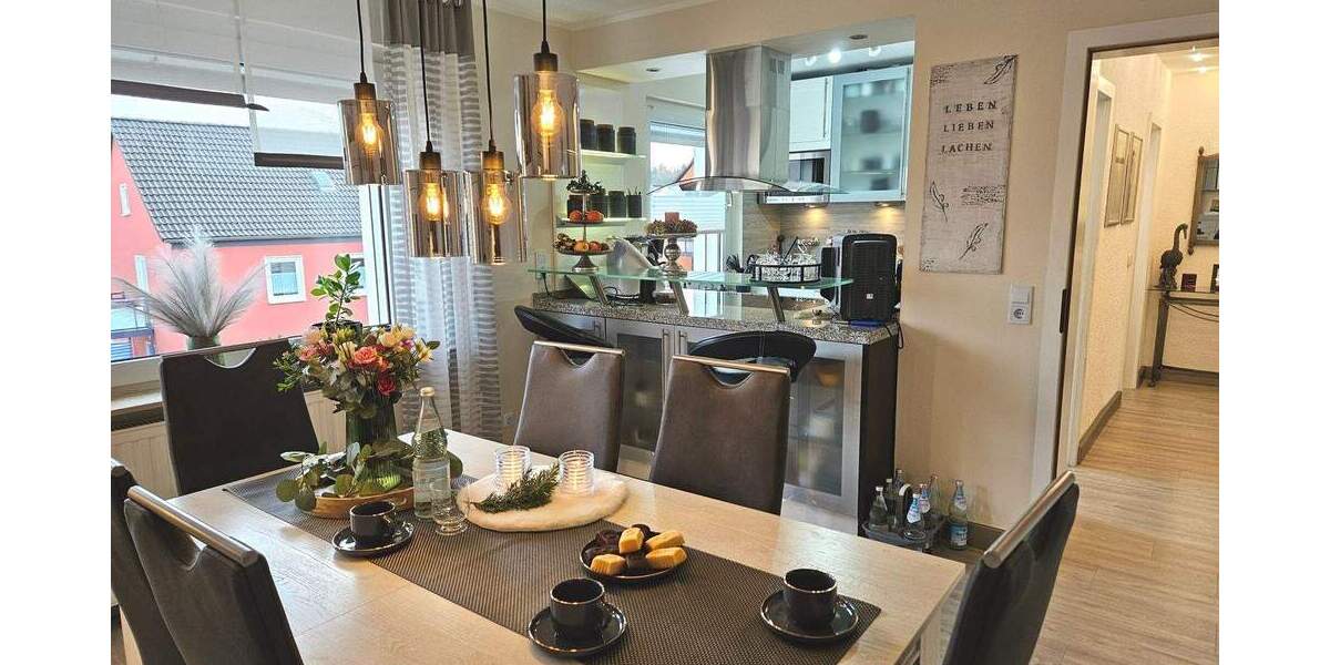 Modernisiertes 2-Familienhaus mit 3 Garagen und attr. Garten in guter und ruhiger Lage in Wetter 9 zimmer