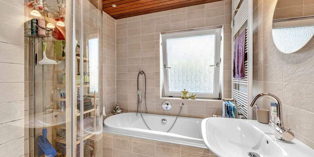 Viel Raum für Familie und Gäste - Wohnen, Arbeiten und Vermieten unter einem Dach 8 zimmer