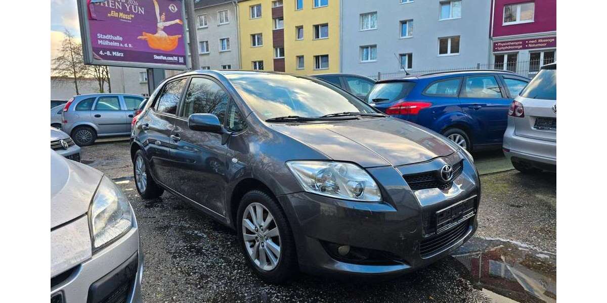 Toyota Auris 124.000 km 7.200 &euro; Essen 45144