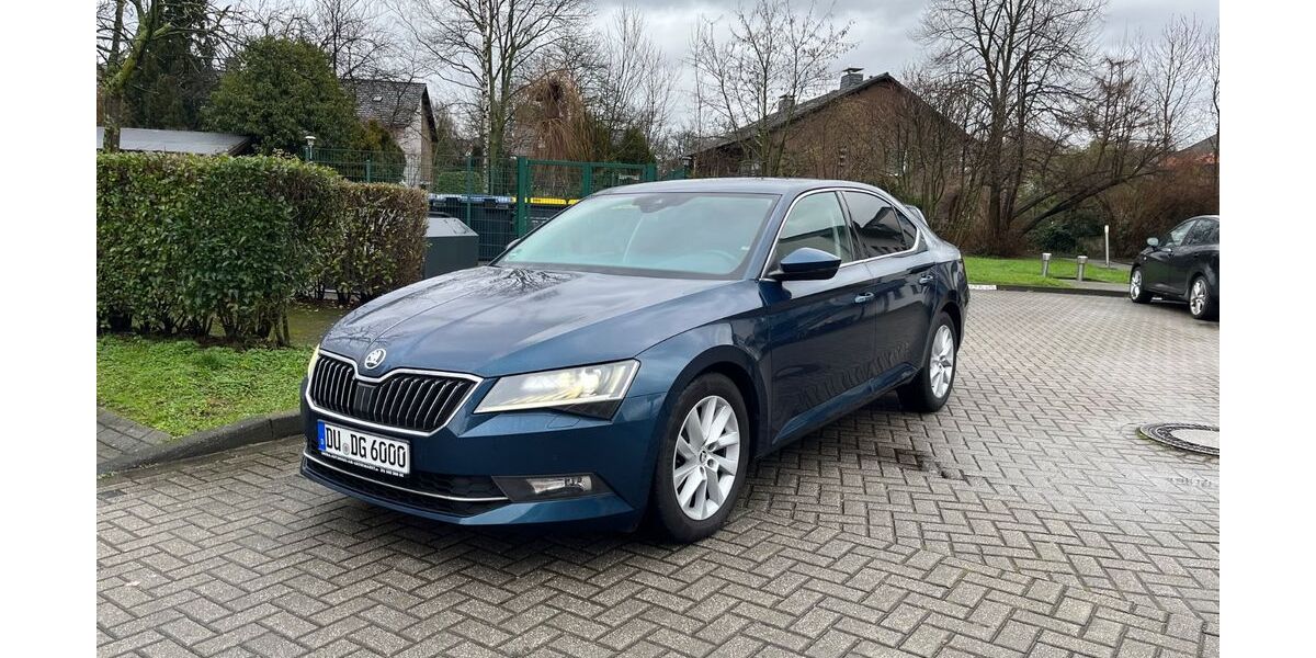 Skoda Superb 124.000 km 19.900 &euro; Duisburg 47229