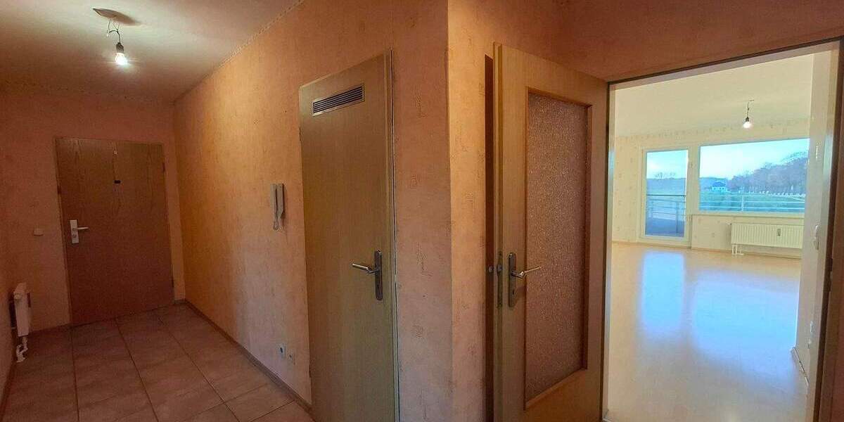 Attraktive 3-Zimmer-Wohnung mit großem Balkon & eigenem PKW-Stellplatz 3 zimmer